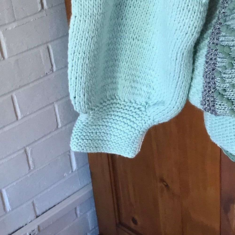 Vintage HAND knit sweater vintage 80s sea foam green with silver accent - Picture 6 of 9